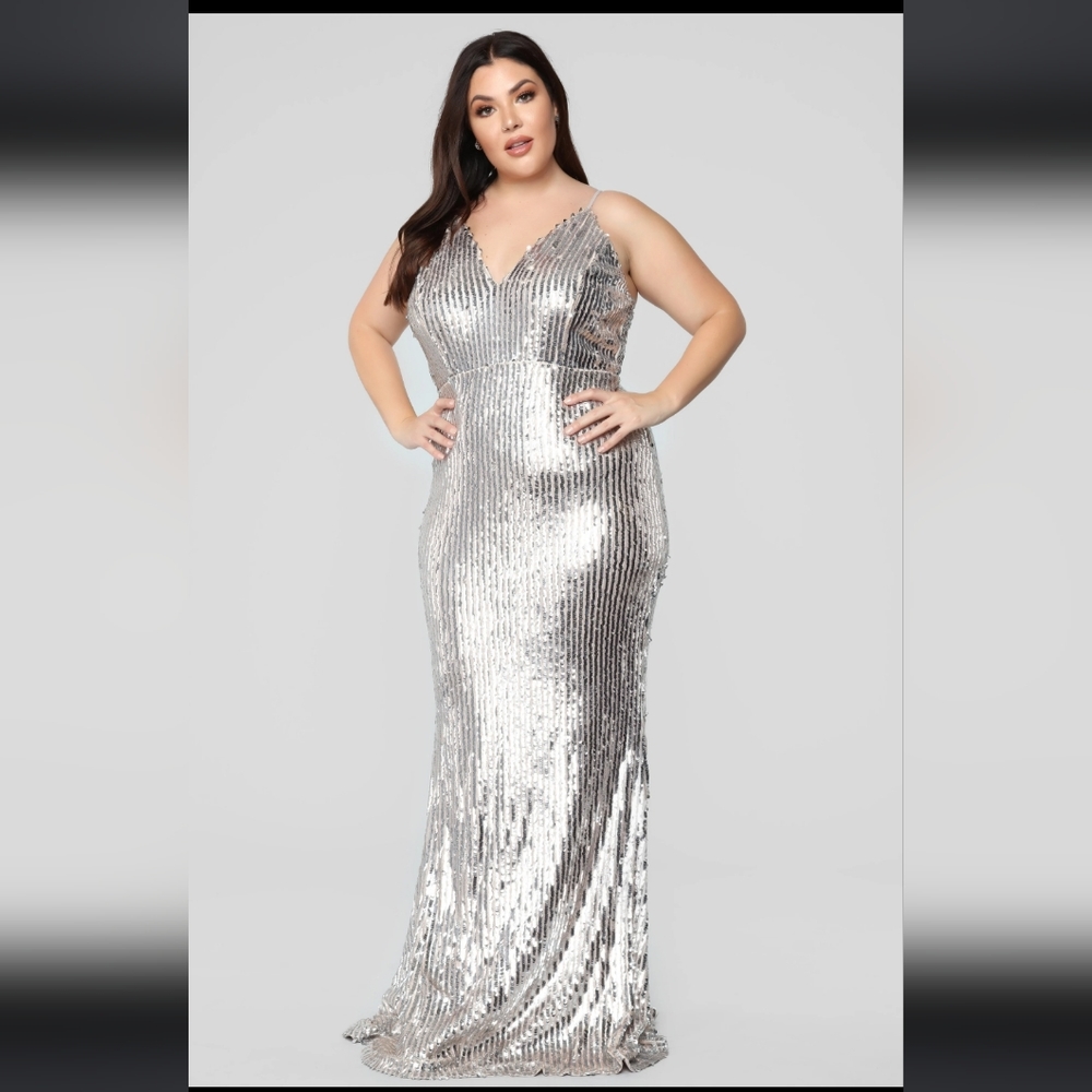 Isla Rosa Sequin Dress - Picture 2 of 8